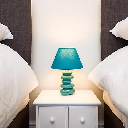 Stopover At Orchard Apartment Light And Cosy Portsmouth Room photo